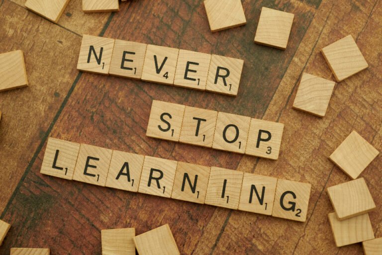 Houten lettertegels: never stop learning